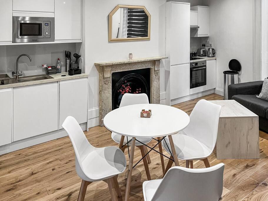 Bright And Spacious 1-Bdr Flat W/ Free Parking 雷丁 外观 照片