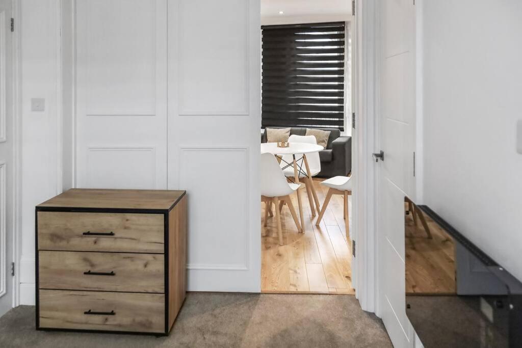 Bright And Spacious 1-Bdr Flat W/ Free Parking 雷丁 外观 照片